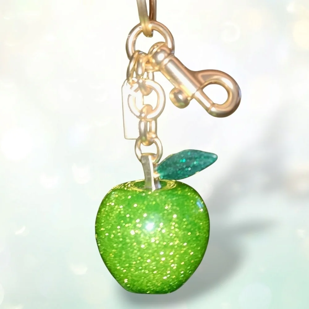 JPINYOU GREEN APPLE KEYCHAIN/BAG CHARM